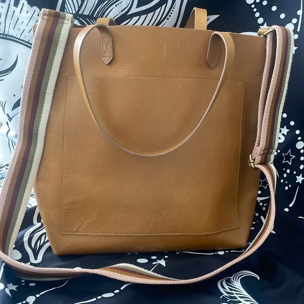 Cute Madewell brown purse with lots of space. 👜